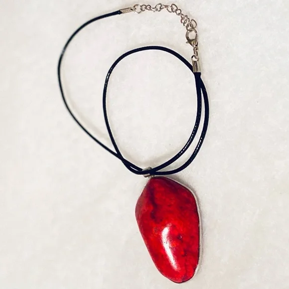 Vibrant Red Turquoise Gemstone Pendant Necklace - Picture 2 of 4